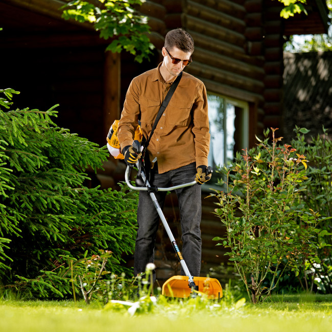 Триммер бензиновый DTL-52, 52 см3, неразъемная штанга, состоит из 2 частей Denzel в Ижевске Триммер бензиновый DTL-52, 52 см3, неразъемная штанга, состоит из 2 частей Denzel в Ижевске