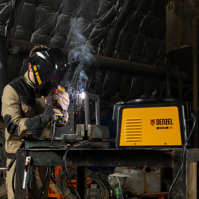 Аппарат инвертор. дуговой сварки SDM-220 Top, 220 А, ПВ 60% кейс Denzel в Ижевске Аппарат инвертор. дуговой сварки SDM-220 Top, 220 А, ПВ 60% кейс Denzel в Ижевске