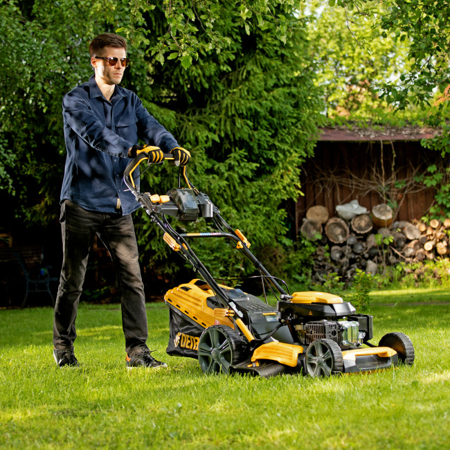 Газонокосилка бензиновая GLD-520SP-VE, 196 см3, ширина 52 см, привод, вариатор, электрический старт, 60 л Denzel в Ижевске Газонокосилка бензиновая GLD-520SP-VE, 196 см3, ширина 52 см, привод, вариатор, электрический старт, 60 л Denzel в Ижевске