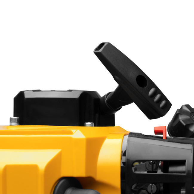 Триммер бензиновый DTS-33, 33 см3, неразъемная штанга, состоит из 2 частей Denzel в Ижевске Триммер бензиновый DTS-33, 33 см3, неразъемная штанга, состоит из 2 частей Denzel в Ижевске