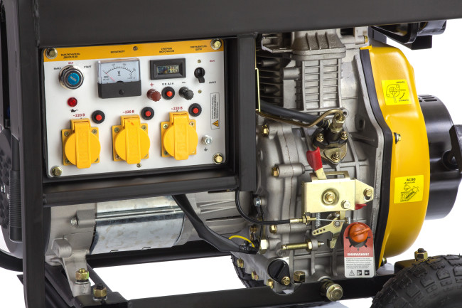 Генератор дизельный DD6300Е, 5.0 кВт, 220 В/50 Гц, 15 л, электростартер Denzel в Ижевске Генератор дизельный DD6300Е, 5.0 кВт, 220 В/50 Гц, 15 л, электростартер Denzel в Ижевске