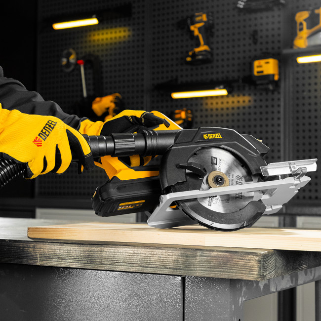 Пылесос строительный RVC20, 1400 Вт, бак 20 л, шланг 3 м, розетка с автосинхр. Denzel в Ижевске Пылесос строительный RVC20, 1400 Вт, бак 20 л, шланг 3 м, розетка с автосинхр. Denzel в Ижевске