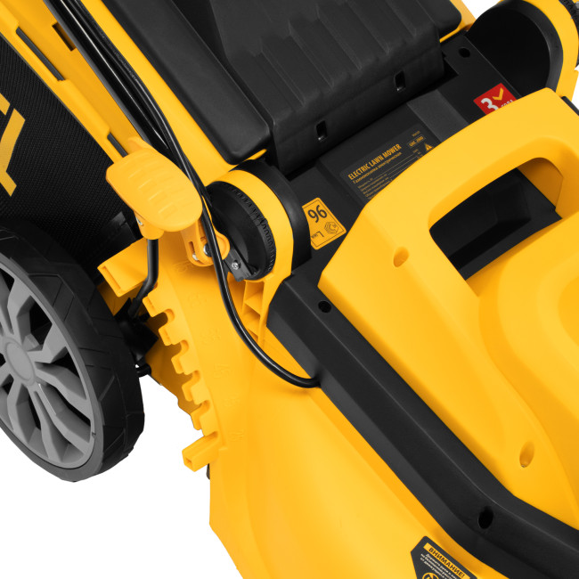 Газонокосилка электрическая GMC-2000, шир. 44см, 2000 Вт, 6 уров., травосб. 45 л Denzel в Ижевске Газонокосилка электрическая GMC-2000, шир. 44см, 2000 Вт, 6 уров., травосб. 45 л Denzel в Ижевске