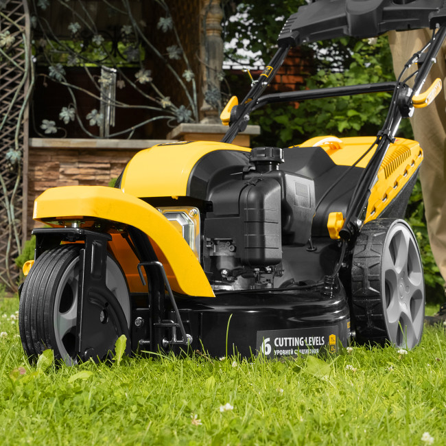 Бензиновая газонокосилка GLT-460SP-T, Trike 149 см3, 46 см, привод, панель, 60л Denzel в Ижевске Бензиновая газонокосилка GLT-460SP-T, Trike 149 см3, 46 см, привод, панель, 60л Denzel в Ижевске