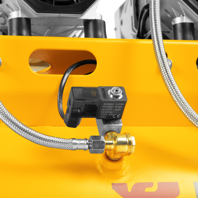 Компрессор безмасляный, малошумный DLS 1800/100,1800 Вт, 3x600, 100 л, 345 л/мин Denzel в Ижевске