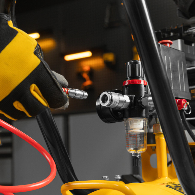 Компрессор безмасляный, малошумный  DLS 2250/100, 2250 Вт, 3x750, 100 л, 410 л/мин блок управления/ Denzel в Ижевске