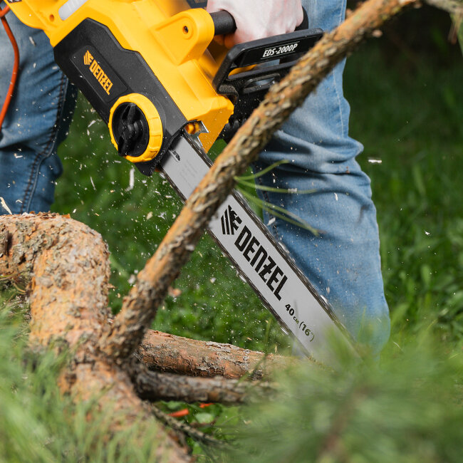 Пила цепная электрическая EDS-2000P, 2 кВт,поперечная, шина 40 см, шаг 3/8, паз 1.3 мм, 57 звеньев Denzel в Ижевске