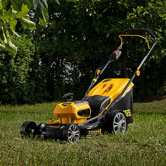 Газонокосилка аккумуляторная бесщеточная RLM450-36, Li-ion, 36 В, 4 Ач, 450 мм, травосборник 40 л Denzel в Ижевске Газонокосилка аккумуляторная бесщеточная RLM450-36, Li-ion, 36 В, 4 Ач, 450 мм, травосборник 40 л Denzel в Ижевске