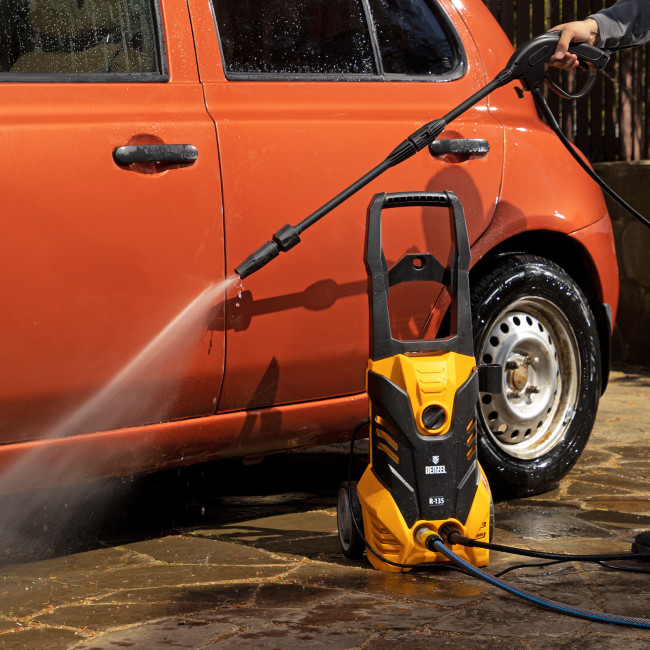 Моечная машина высокого давления R-135, 1800 Вт, 135 бар, 6 л/мин, колесная Denzel в Ижевске Моечная машина высокого давления R-135, 1800 Вт, 135 бар, 6 л/мин, колесная Denzel в Ижевске