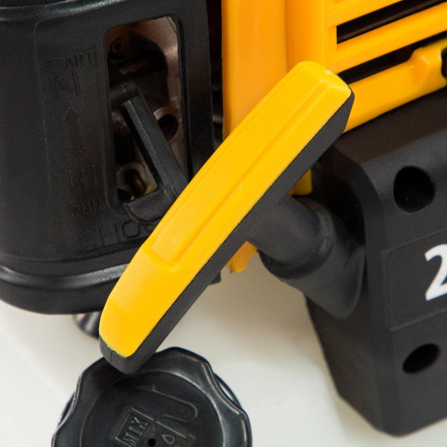 Триммер бензиновый DT 25, 25 см3, 1.3 л. с, неразъемная штанга, состоит из 2 частей Denzel в Ижевске Триммер бензиновый DT 25, 25 см3, 1.3 л. с, неразъемная штанга, состоит из 2 частей Denzel в Ижевске