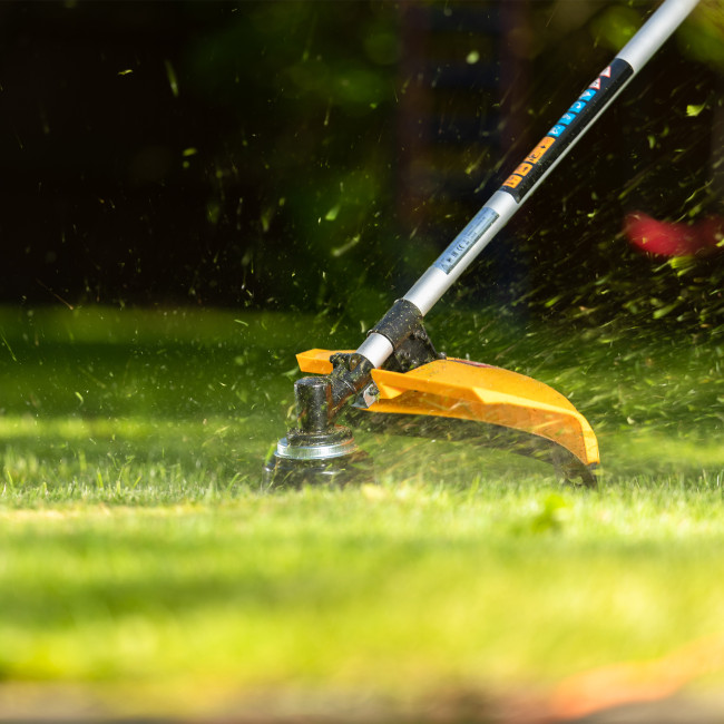 Триммер бензиновый DT 33S, 33 см3, 1.8 л. с, разъемная штанга, состоит из 2 частей Denzel в Ижевске