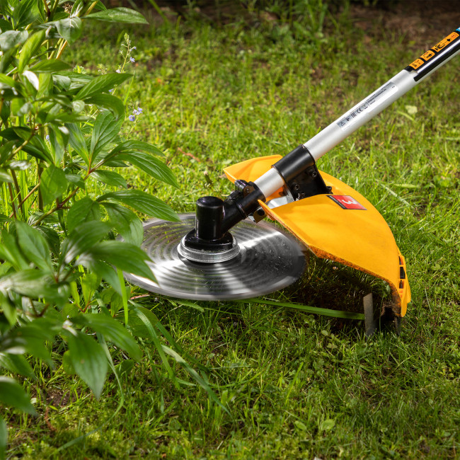 Триммер бензиновый DT 33S, 33 см3, 1.8 л. с, разъемная штанга, состоит из 2 частей Denzel в Ижевске