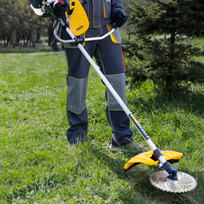 Триммер бензиновый DGT 330, 33 см3, 1.8 л. с, неразъемная штанга, состоит из 2 частей Denzel в Ижевске Триммер бензиновый DGT 330, 33 см3, 1.8 л. с, неразъемная штанга, состоит из 2 частей Denzel в Ижевске