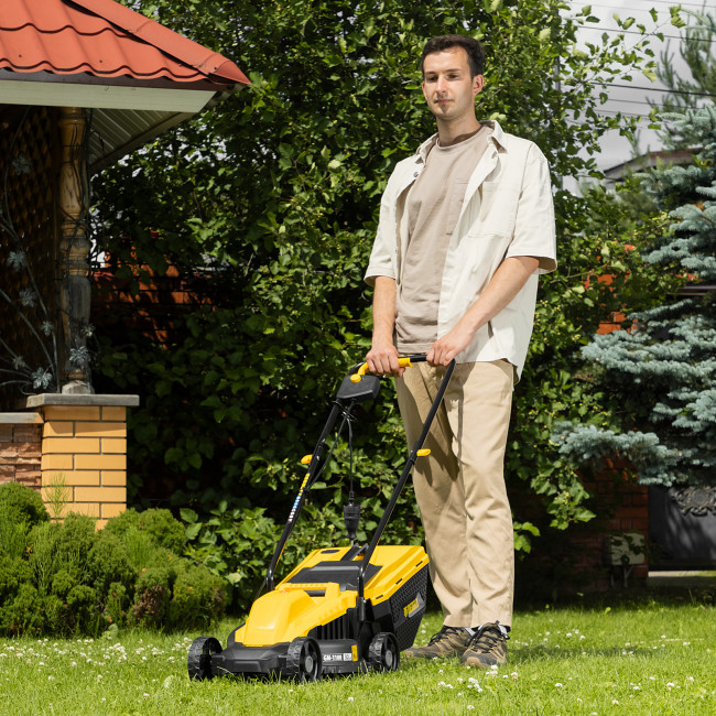 Газонокосилка электрическая GM-1100, 1100 Вт, шир. 32 см, 3 уров., травосб. 30 л Denzel в Ижевске Газонокосилка электрическая GM-1100, 1100 Вт, шир. 32 см, 3 уров., травосб. 30 л Denzel в Ижевске