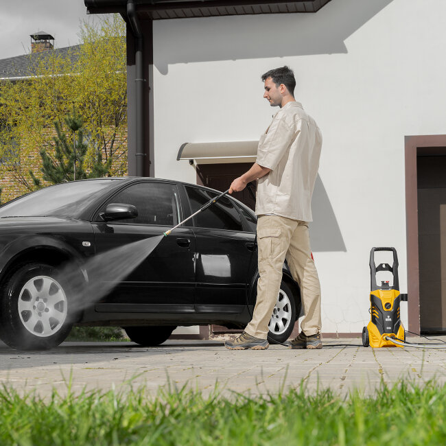 Моечная машина высокого давления R-165, 2200 Вт, 165 бар, 7 л/мин, колесная Denzel в Ижевске Моечная машина высокого давления R-165, 2200 Вт, 165 бар, 7 л/мин, колесная Denzel в Ижевске