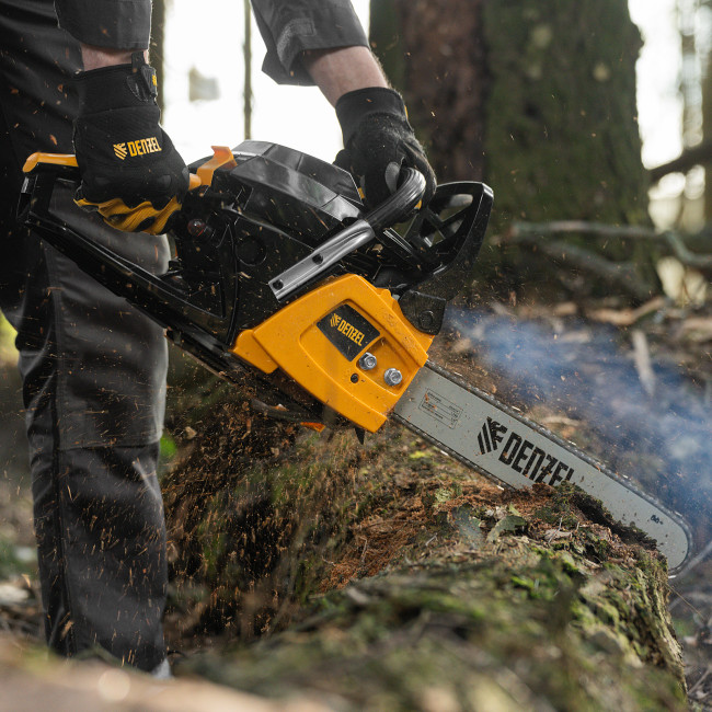 Пила цепная бензиновая DGS-4516, шина 40 см, 45 см3, 3 л.с, шаг 3/8, паз 1.3 мм, 57 звеньев Denzel в Ижевске
