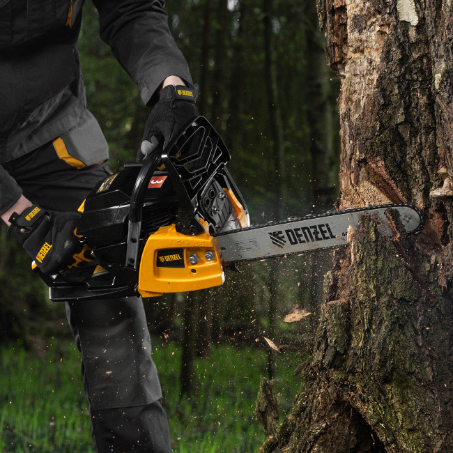Пила цепная бензиновая DGS-4516, шина 40 см, 45 см3, 3 л.с, шаг 3/8, паз 1.3 мм, 57 звеньев Denzel в Ижевске