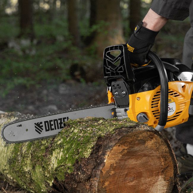 Пила цепная бензиновая DGS-4516, шина 40 см, 45 см3, 3 л.с, шаг 3/8, паз 1.3 мм, 57 звеньев Denzel в Ижевске