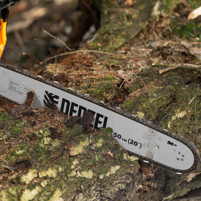 Пила цепная бензиновая DGS-5820, шина 50 см, 58 см3, 4.1 л.с, шаг 0.325, паз 1.5 мм, 76 звеньев Denzel в Ижевске